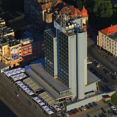 Hotel オシエク エクステリア 写真