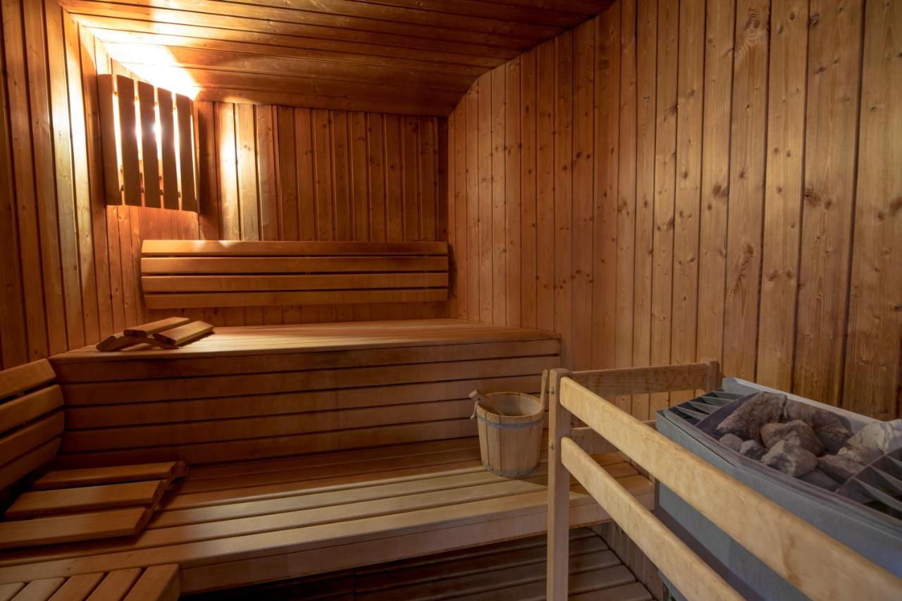 Hotel オシエク エクステリア 写真