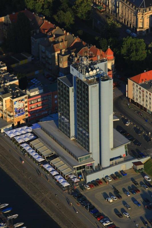 Hotel オシエク エクステリア 写真