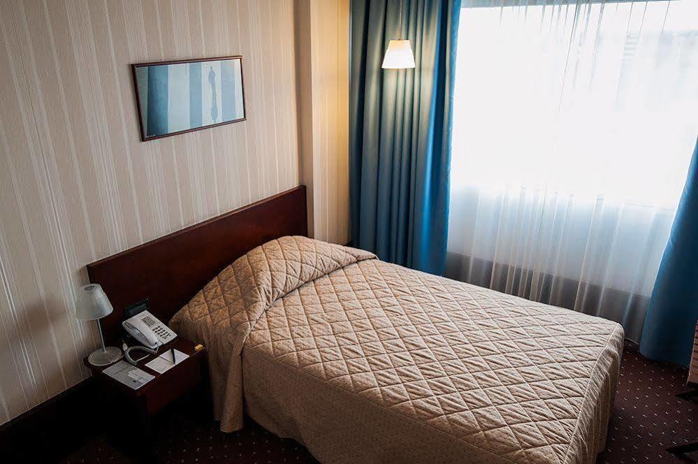 Hotel オシエク エクステリア 写真